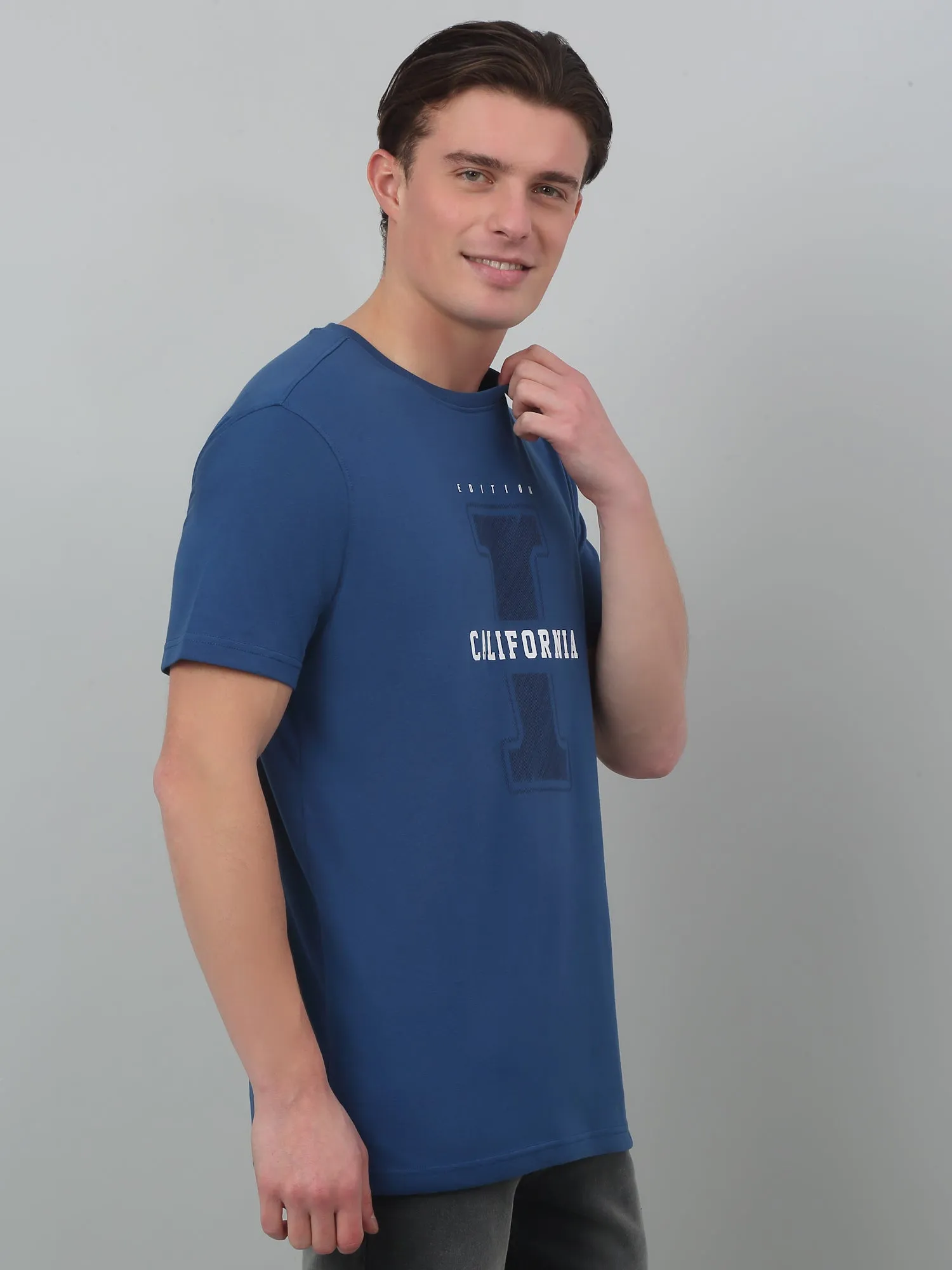 Men's Royal Blue Round neck Half Sleeve T-Shirt with Typographic print